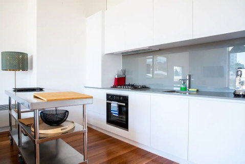 Stylish Warehouse Convert 2 Bedroom Apartment - E Caravan Parks 1