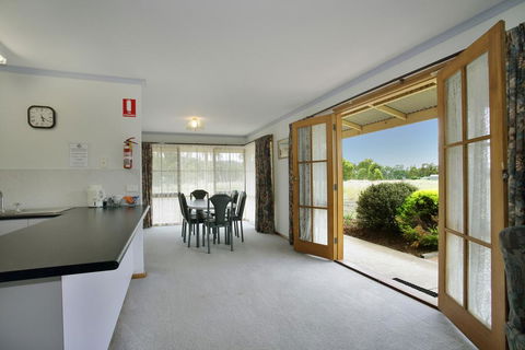 Summerfield Winery And Accommodation - E Caravan Parks 3