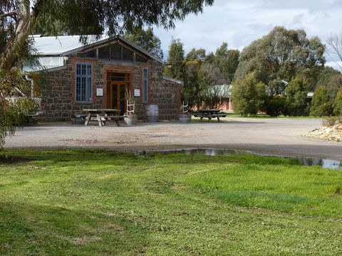 Summerfield Winery And Accommodation - E Caravan Parks 1