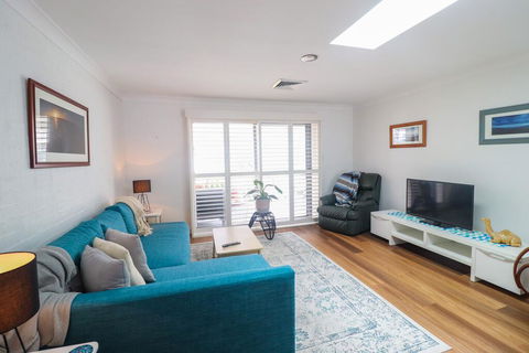 Sunflower Villa In Raffertys Resort - E Caravan Parks 2