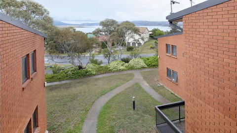Sunrise 16, 3 Bedroom Apartment - E Caravan Parks 1