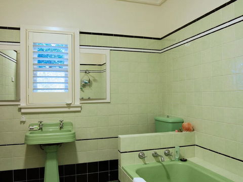 Sunrise House - E Caravan Parks 1