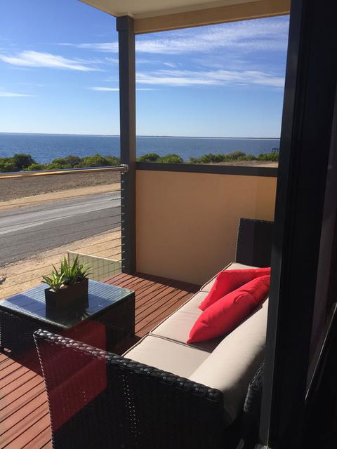 Sunset Cove Beach House - E Caravan Parks 3