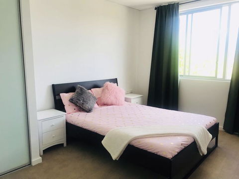 Sunset View 2 Bedroom Apt Next To Station - E Caravan Parks 2