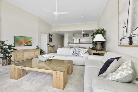 Sunshine Beach Penthouse With Beach Views - Unit 9/21 Park Crescent, Sunshine Beach - E Caravan Parks 1