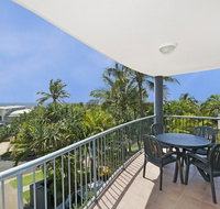 Sunshine Cove across the road from the beach - E Caravan Parks