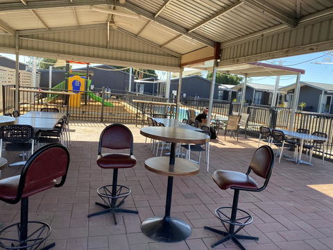 Sunshine Gardens Bourke Resort - E Caravan Parks 1