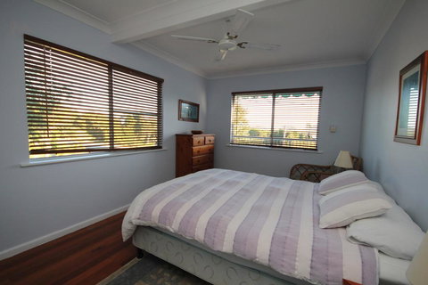 SURF N VIEW138 Camden Hd Rd Dunbogan - E Caravan Parks 1