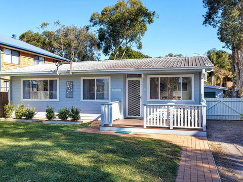 Surfs Up - E Caravan Parks 0