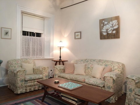 Surgeon's Cottage - E Caravan Parks 1