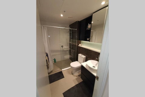 Sydney Olympic Park Luxury Apartment - E Caravan Parks 3