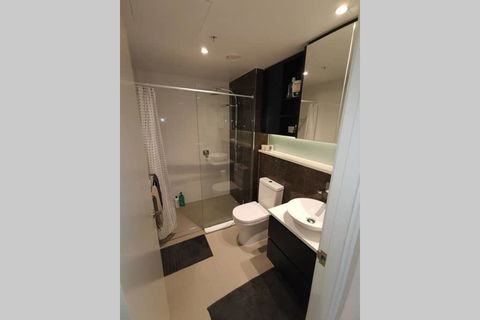 Sydney Olympic Park Luxury Apartment - E Caravan Parks 3