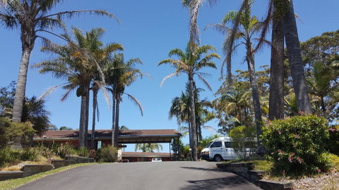 Tabourie Lake Motor Inn - E Caravan Parks 0