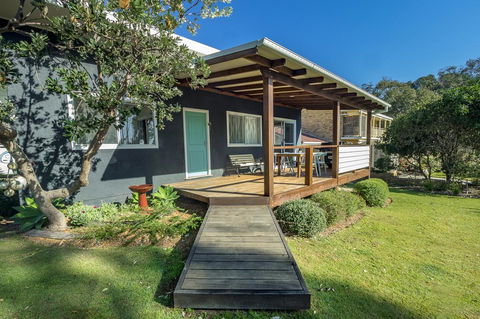 Tallowood Beachfront Cottage - E Caravan Parks 0