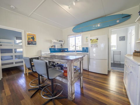 Tallowood Beachfront Cottage - E Caravan Parks 3