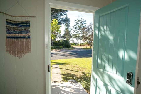 Tallowood Beachfront Cottage - E Caravan Parks 2