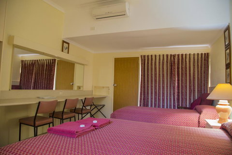 Tarra Motel - E Caravan Parks 3