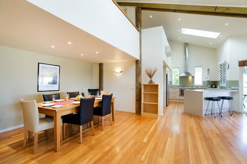 Tathra Beach House Holiday Apartments - E Caravan Parks 1