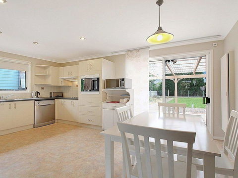 That Pink House! - Comfortable Home Away From Home - E Caravan Parks 3