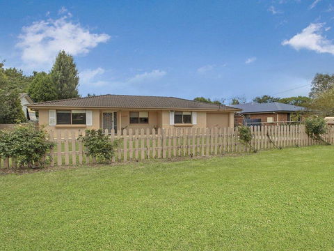That Pink House! - Comfortable Home Away From Home - E Caravan Parks 0