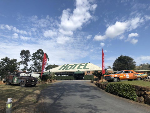 The Advancetown Hotel - E Caravan Parks 2