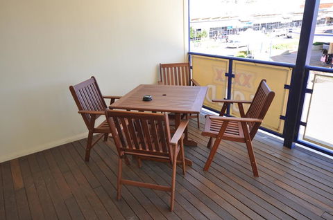 The Australian Hotel Motel - E Caravan Parks 0