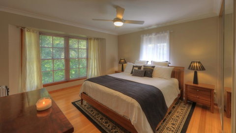 The Avenue At Montville Gracious House - E Caravan Parks 3