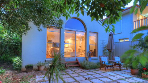 The Avenue At Montville Luxury Cottage - E Caravan Parks 1
