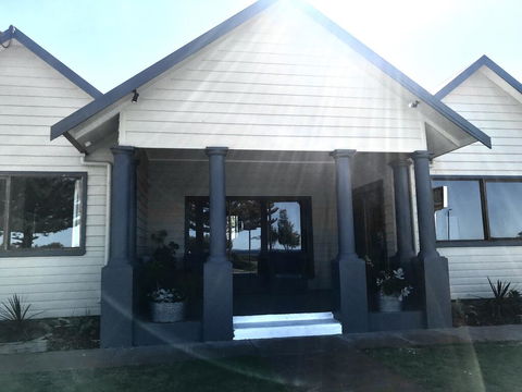 The Beach House & Villas - E Caravan Parks 1