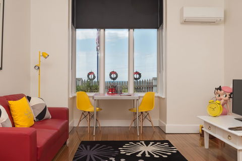 Penguin Waterfront Escape - E Caravan Parks 15