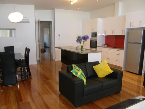 Penguin Waterfront Escape - E Caravan Parks 12