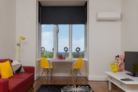 Penguin Waterfront Escape - E Caravan Parks 14