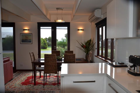 Yolla Beach House - E Caravan Parks 2