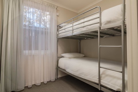 Argosy Motor Inn - E Caravan Parks 19