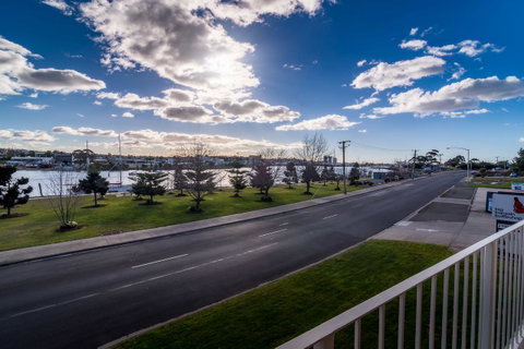 Argosy Motor Inn - E Caravan Parks 22