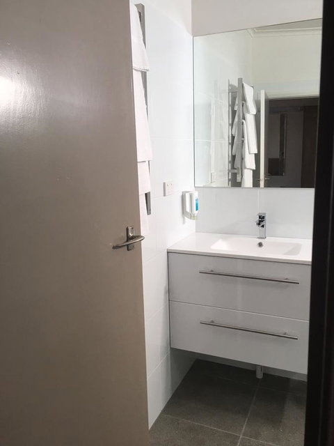 Argosy Motor Inn - E Caravan Parks 7