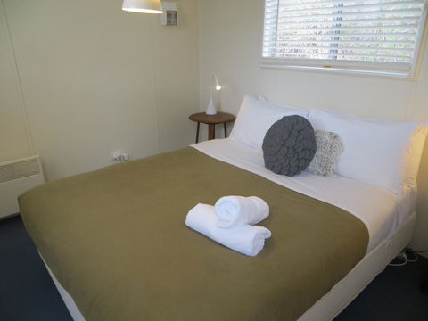 The Cabin 96 - E Caravan Parks 15