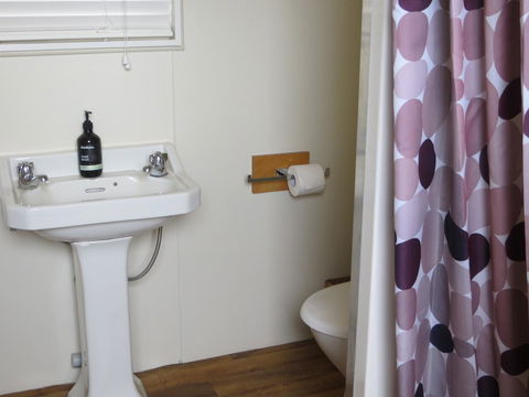 The Cabin 96 - E Caravan Parks 18
