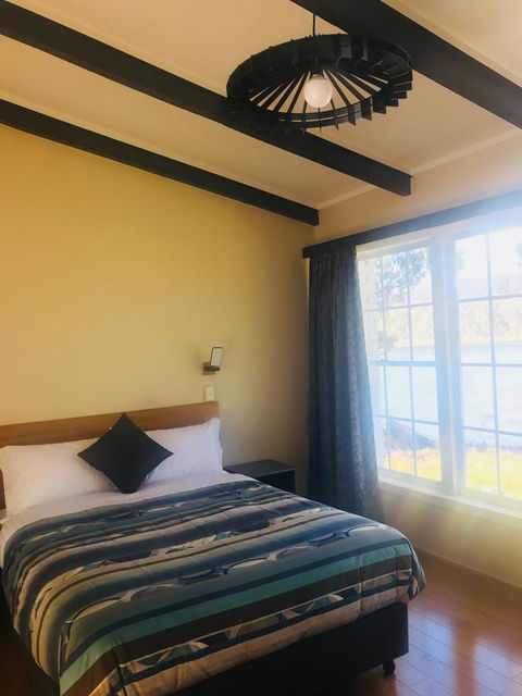 The Fox And Hounds Historic Hotel - E Caravan Parks 14