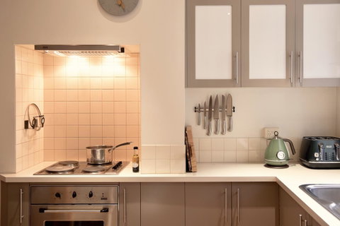 Lotus Gogh Apartment - E Caravan Parks 9