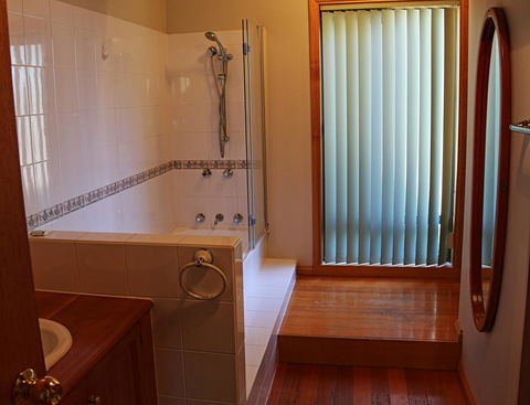 Hazards Beach House - E Caravan Parks 9