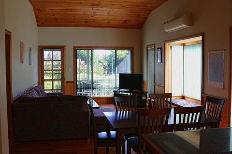 Hazards Beach House - E Caravan Parks 8
