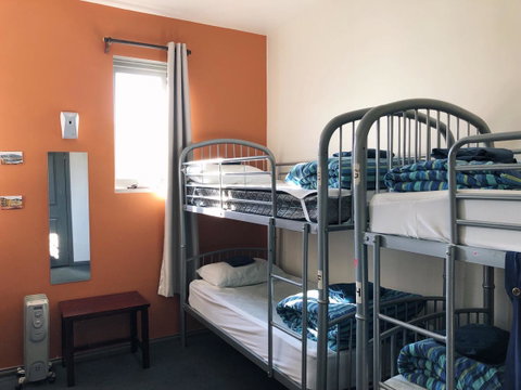 The Nook Backpackers - E Caravan Parks 1