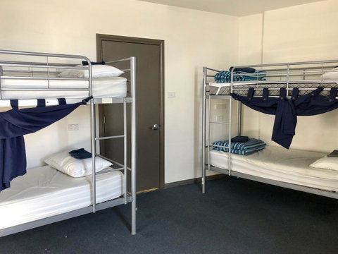The Nook Backpackers - E Caravan Parks 40