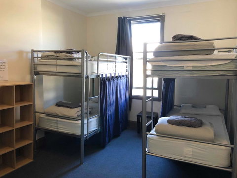 The Nook Backpackers - E Caravan Parks 8