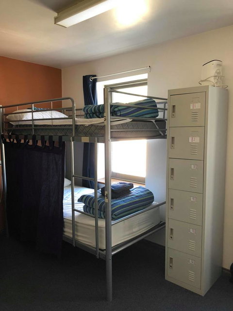 The Nook Backpackers - E Caravan Parks 16