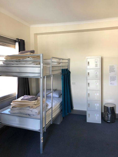 The Nook Backpackers - E Caravan Parks 7