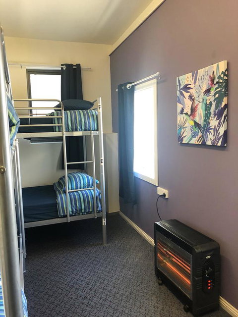 The Nook Backpackers - E Caravan Parks 11