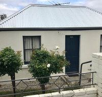 Omaroo House - panoramic water views - E Caravan Parks