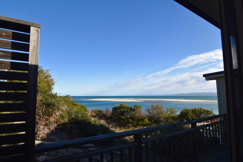 The Strand ~ On The Edge Of The Beach - E Caravan Parks 15